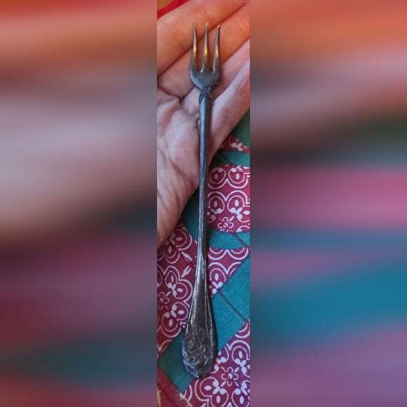 COMMUNITY TRIPLE PLUS SILVER Olive/Pickle Fork Flower De Luce  LONG HANDLED - Picture 2 of 5